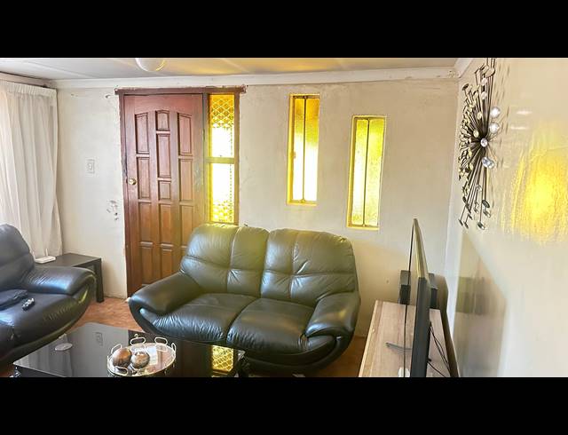 2 BEDROOM HOUSE FOR SALE IN MABOPANE  UNIT B